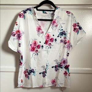 New, Floral V-Neck Women's Top